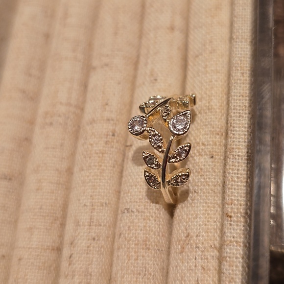 FASHION JEWELRY SILVERTONE & GOLDTONE FLORAL RING SIZE 7 - Picture 9 of 12